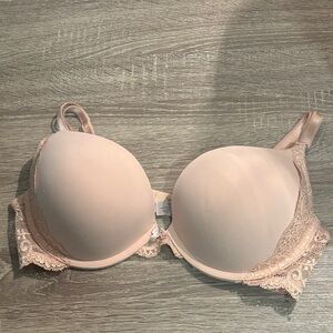 Victorias Secret Dream Angels Push Up Bra Elegant Lace Trimmed Bra in Nude